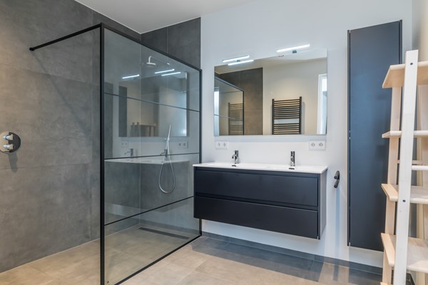 Foto - Te koop: Imposant ontworpen villa uit 2023 die alles te bieden heeft: luxe, comfort en duurzaamheid in de geliefde nieuwbouwwijk Park Hoogveld